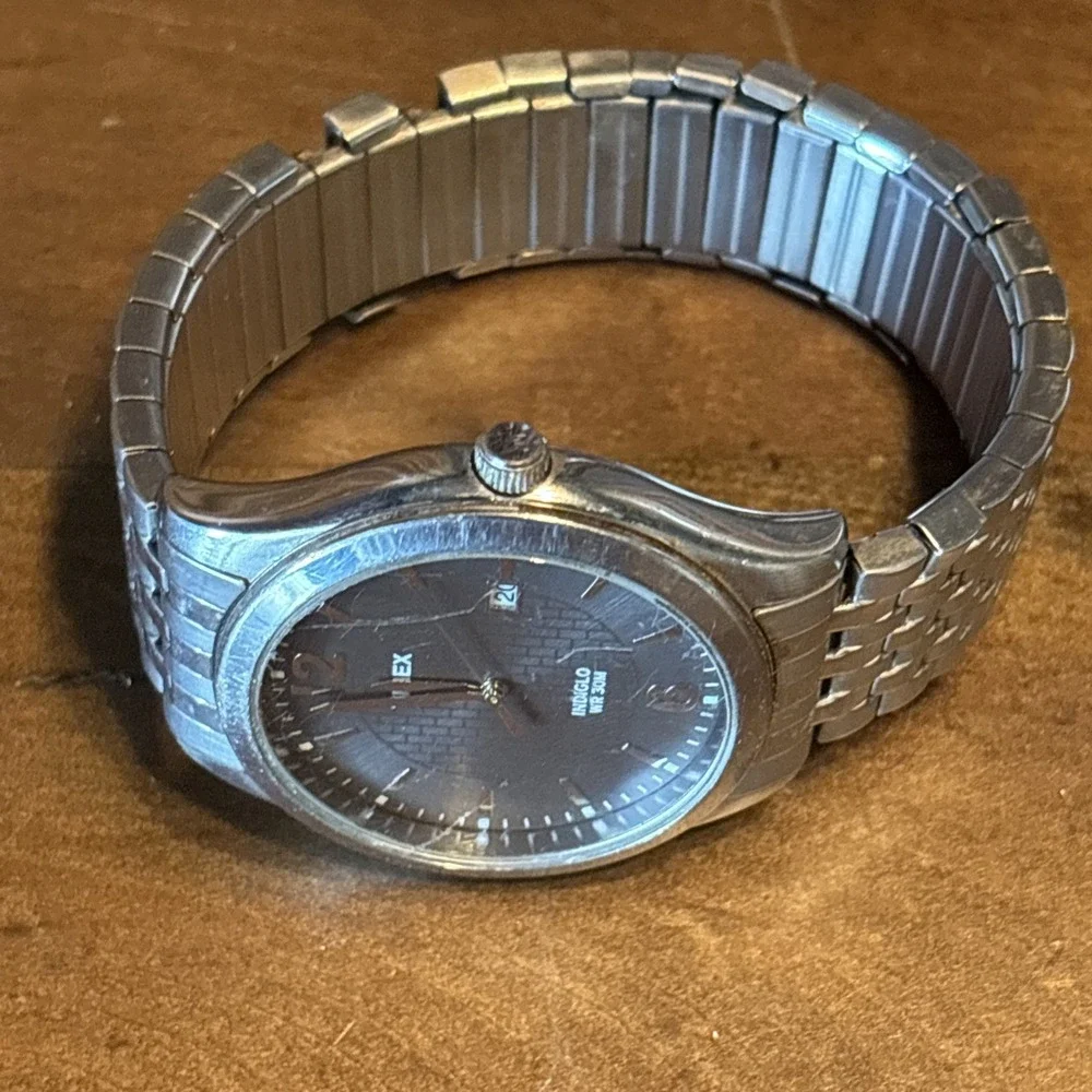 VTG Timex Indiglo Quartz Silver Stainless Bracelet Wrist Watch Date 30m UNTESTED